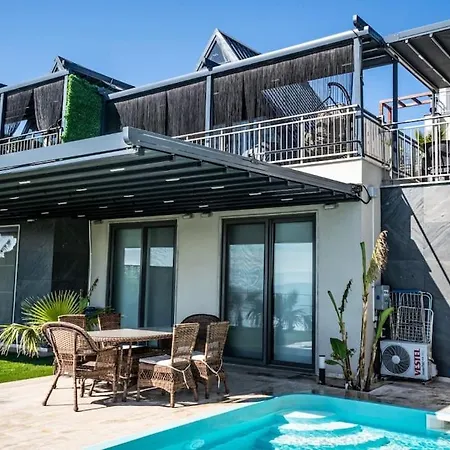 Villa Venues; Oezel Havuzu *